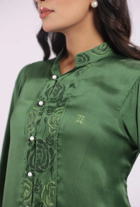 Monochrome green shirt 4