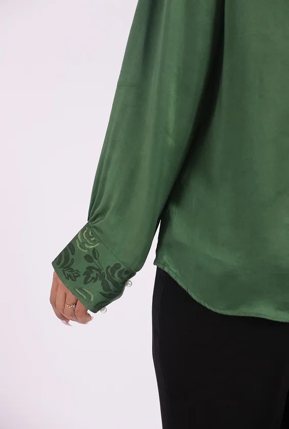 Monochrome green shirt 7